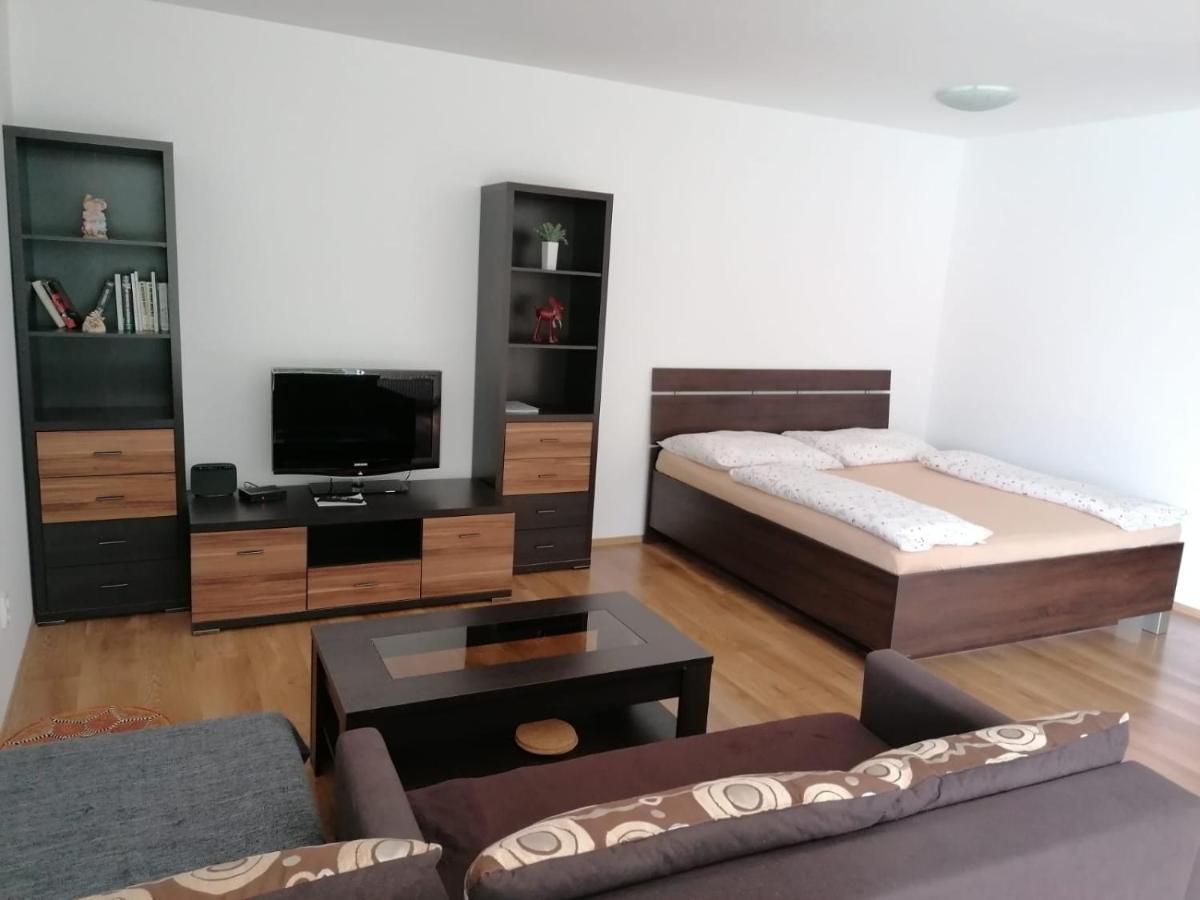 Modern City Center Apartment With Private Parking Martin Eksteriør billede