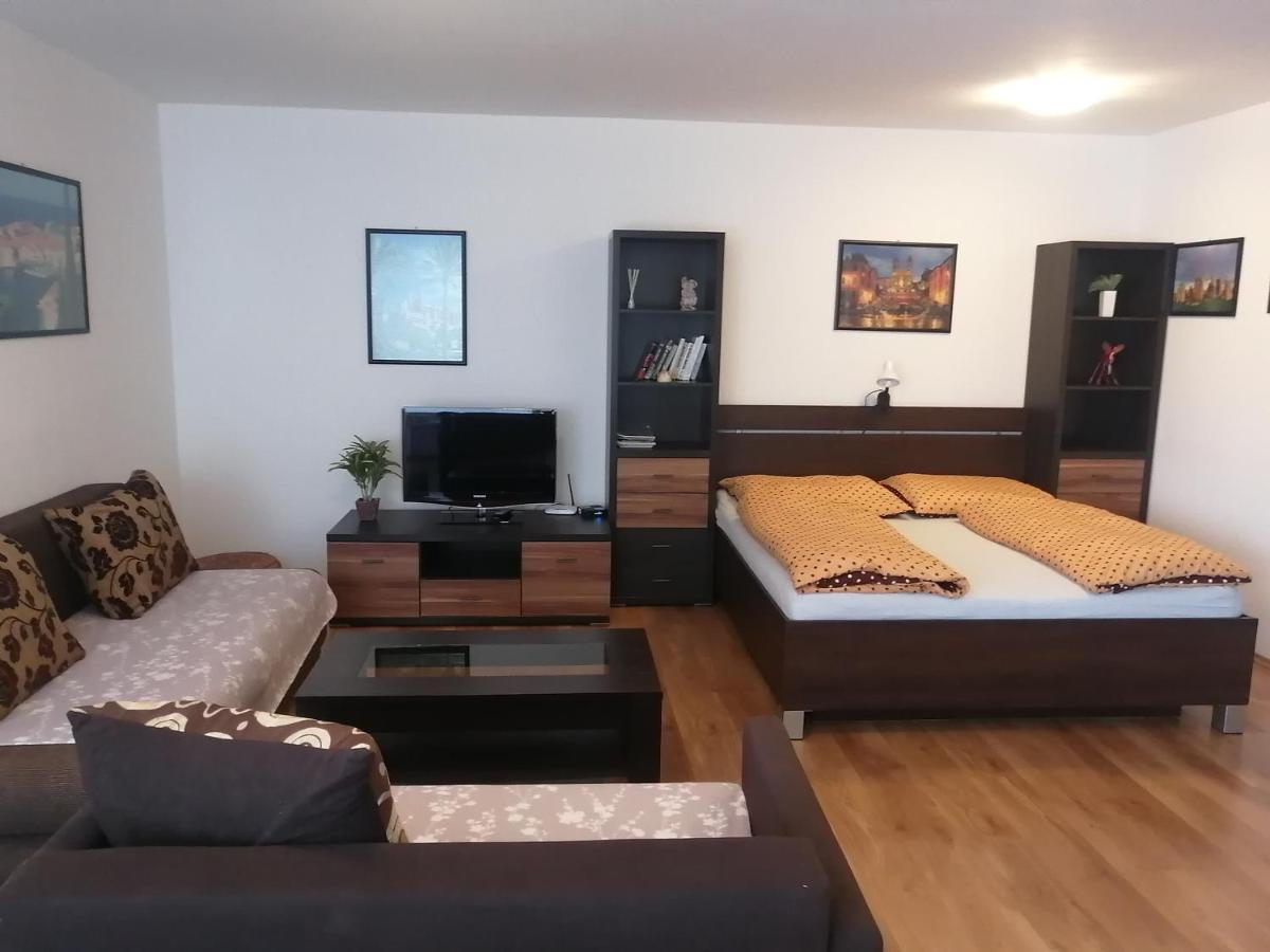 Modern City Center Apartment With Private Parking Martin Eksteriør billede