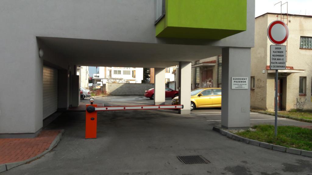 Modern City Center Apartment With Private Parking Martin Eksteriør billede